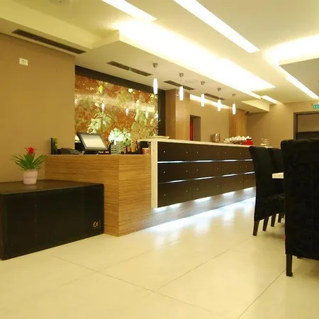 Hotel Ave Lux 3*