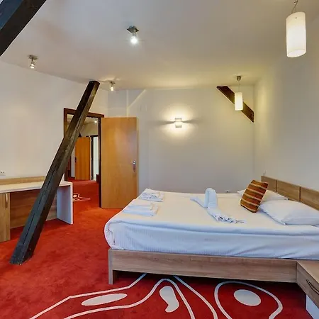 Hotel Ave Lux 3*